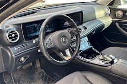 musta Mercedes-Benz E 2018 kuva 3.