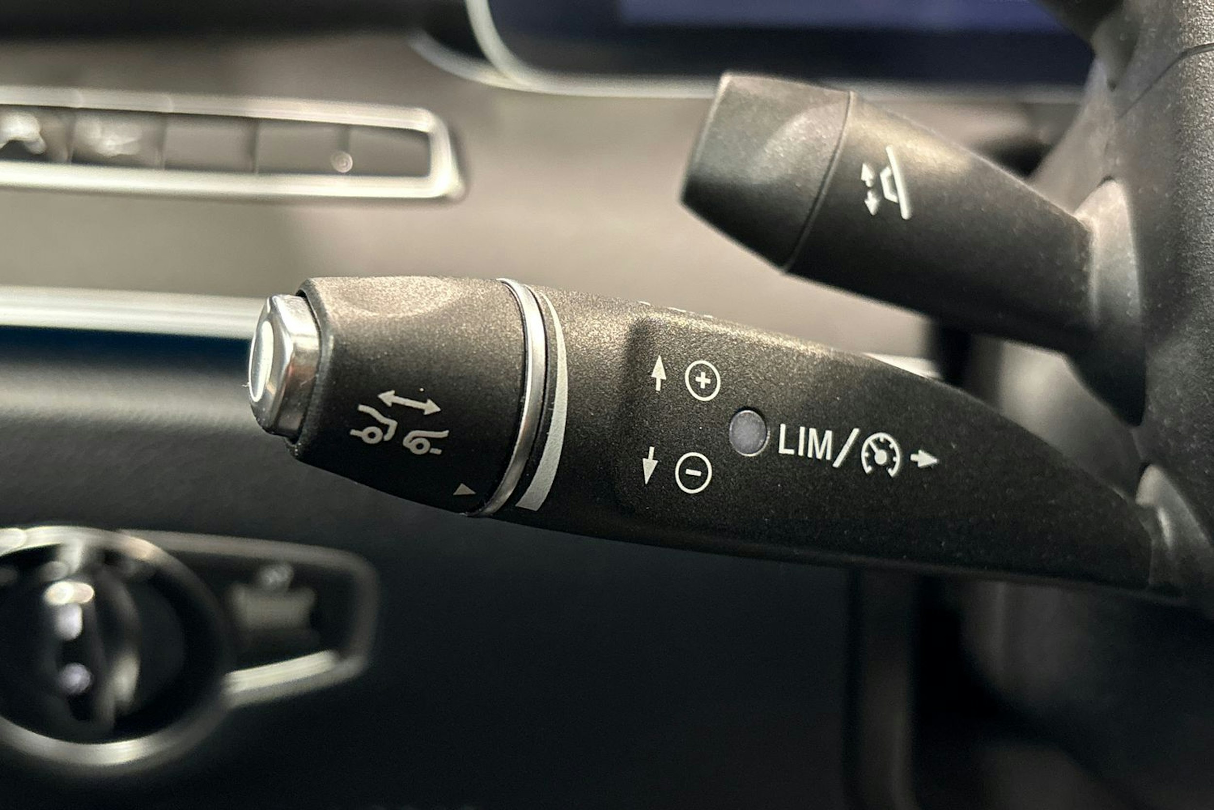 musta Mercedes-Benz E 2018 kuva 19.