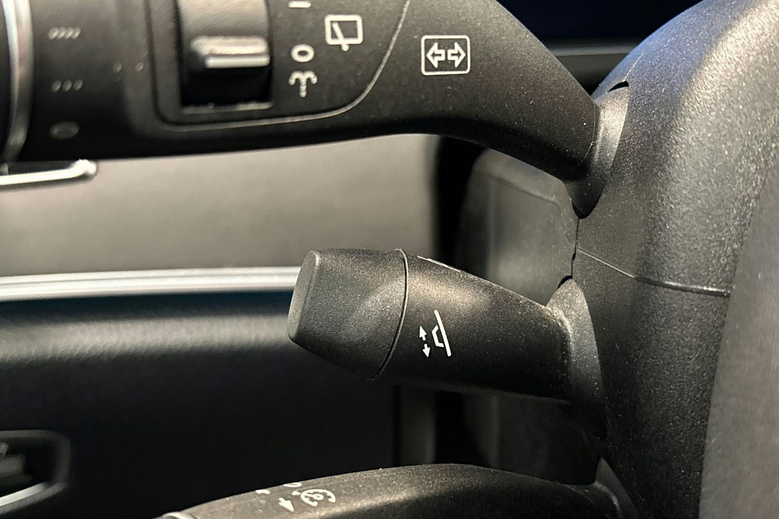 musta Mercedes-Benz E 2018 kuva 20.