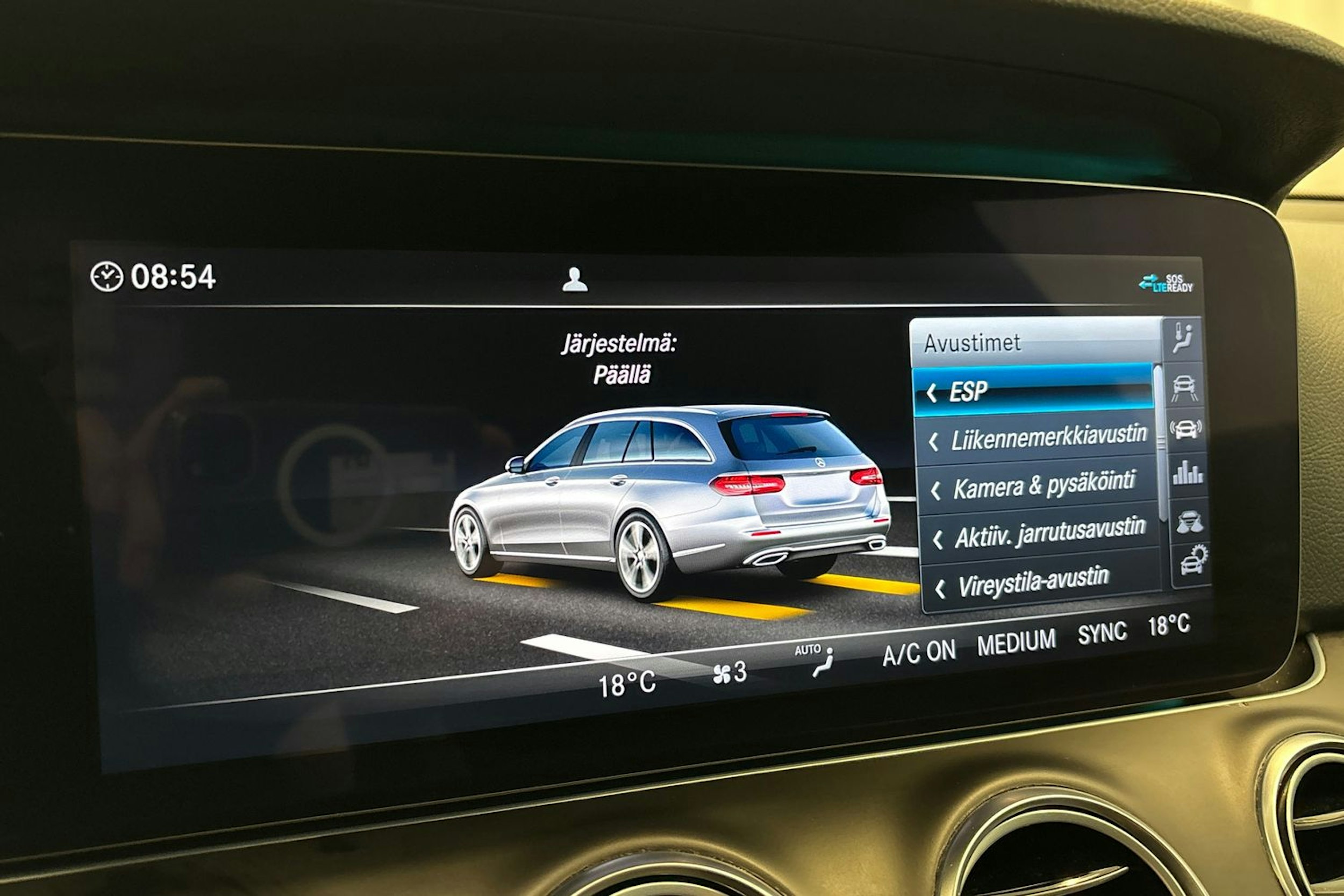 musta Mercedes-Benz E 2018 kuva 26.