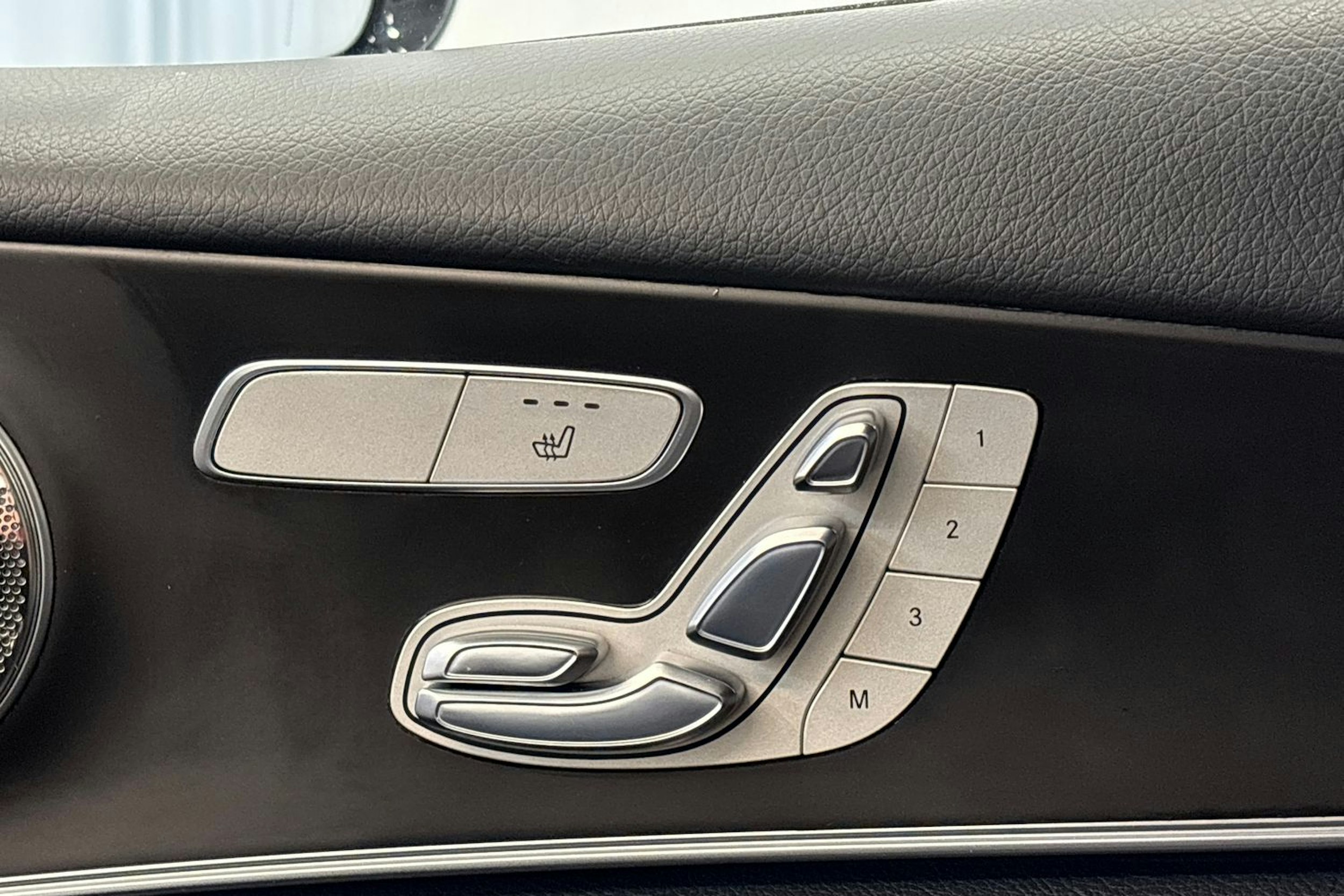 musta Mercedes-Benz E 2018 kuva 34.