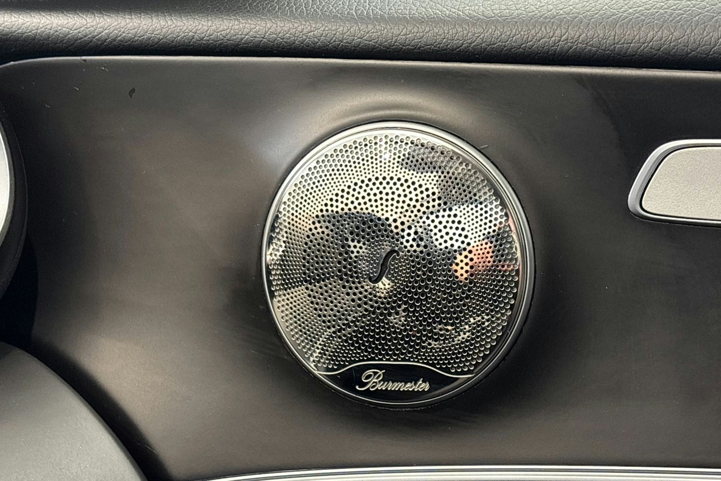 musta Mercedes-Benz E 2018 kuva 35.