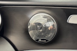 musta Mercedes-Benz E 2018 kuva 35.