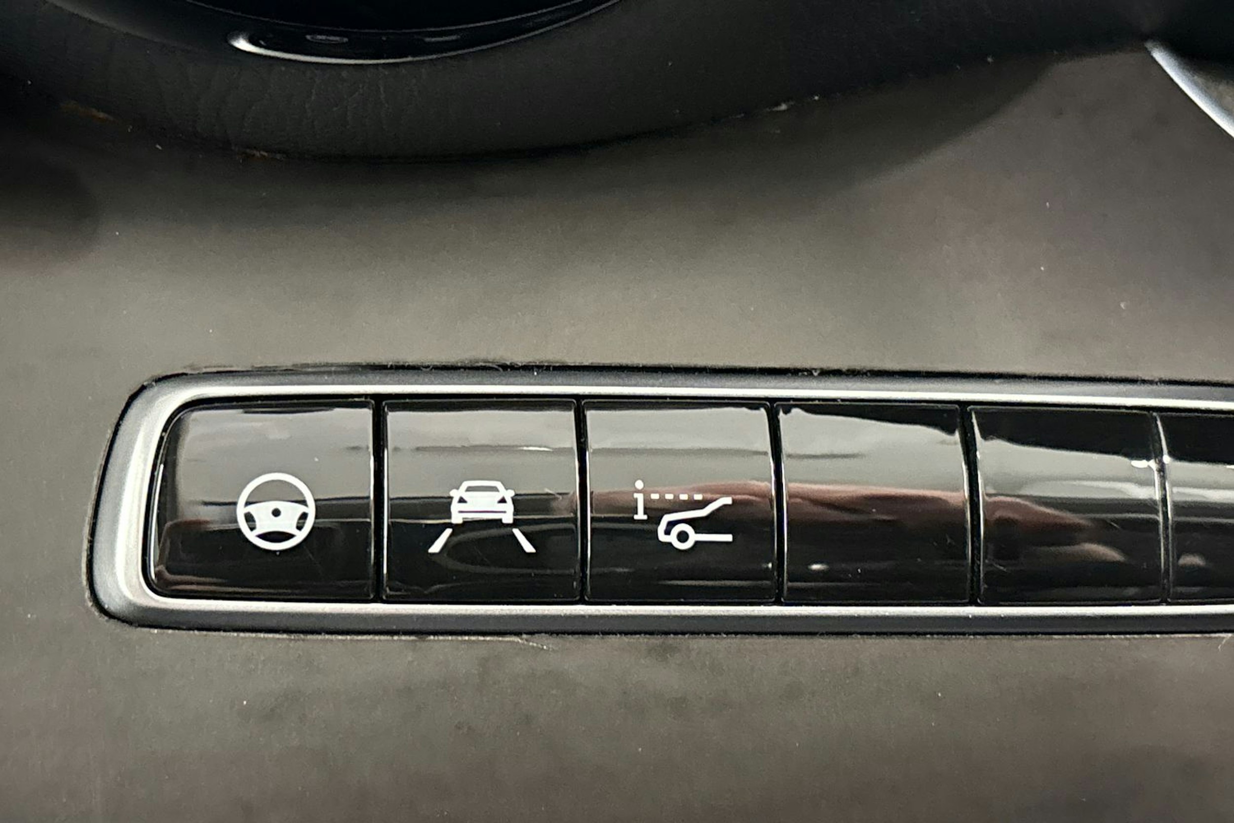 musta Mercedes-Benz E 2018 kuva 36.