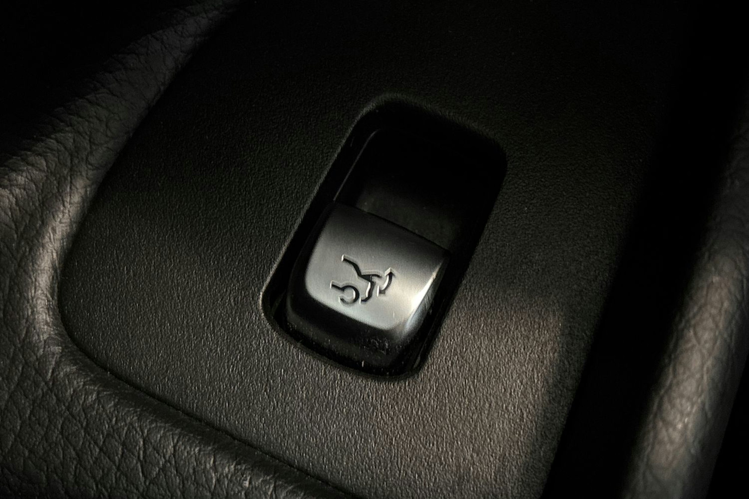 musta Mercedes-Benz E 2018 kuva 38.