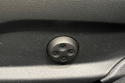 musta Mercedes-Benz E 2018 kuva 40.