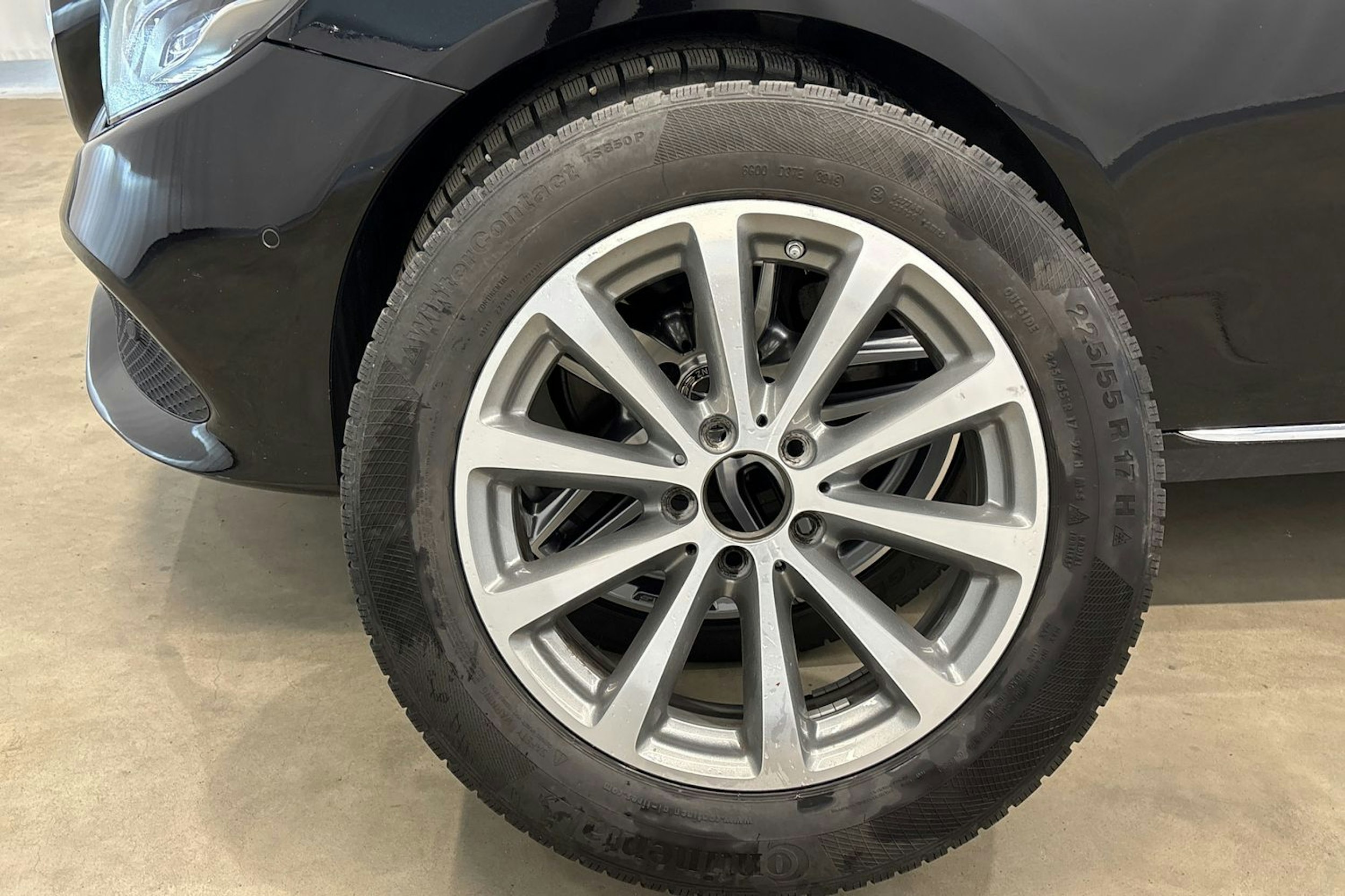 musta Mercedes-Benz E 2018 kuva 45.