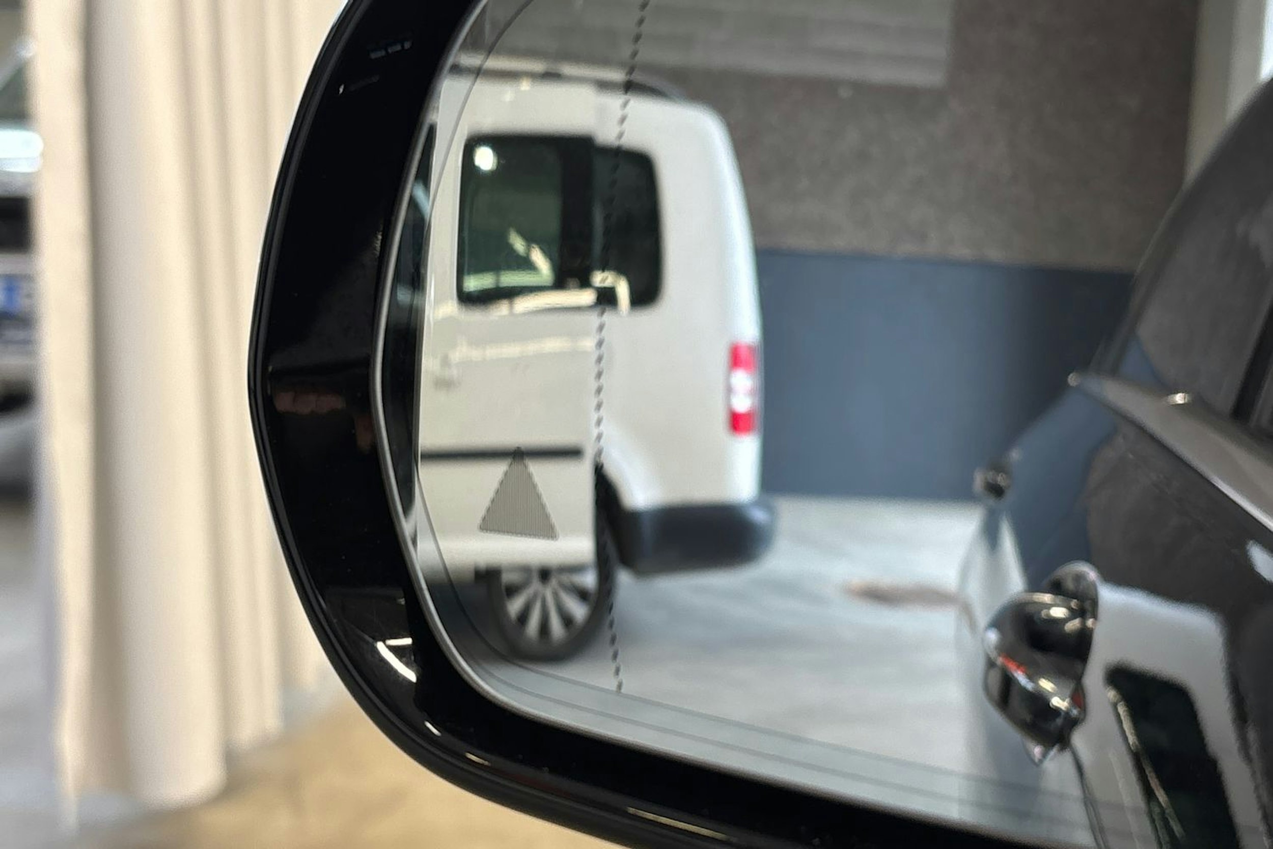 musta Mercedes-Benz E 2018 kuva 46.