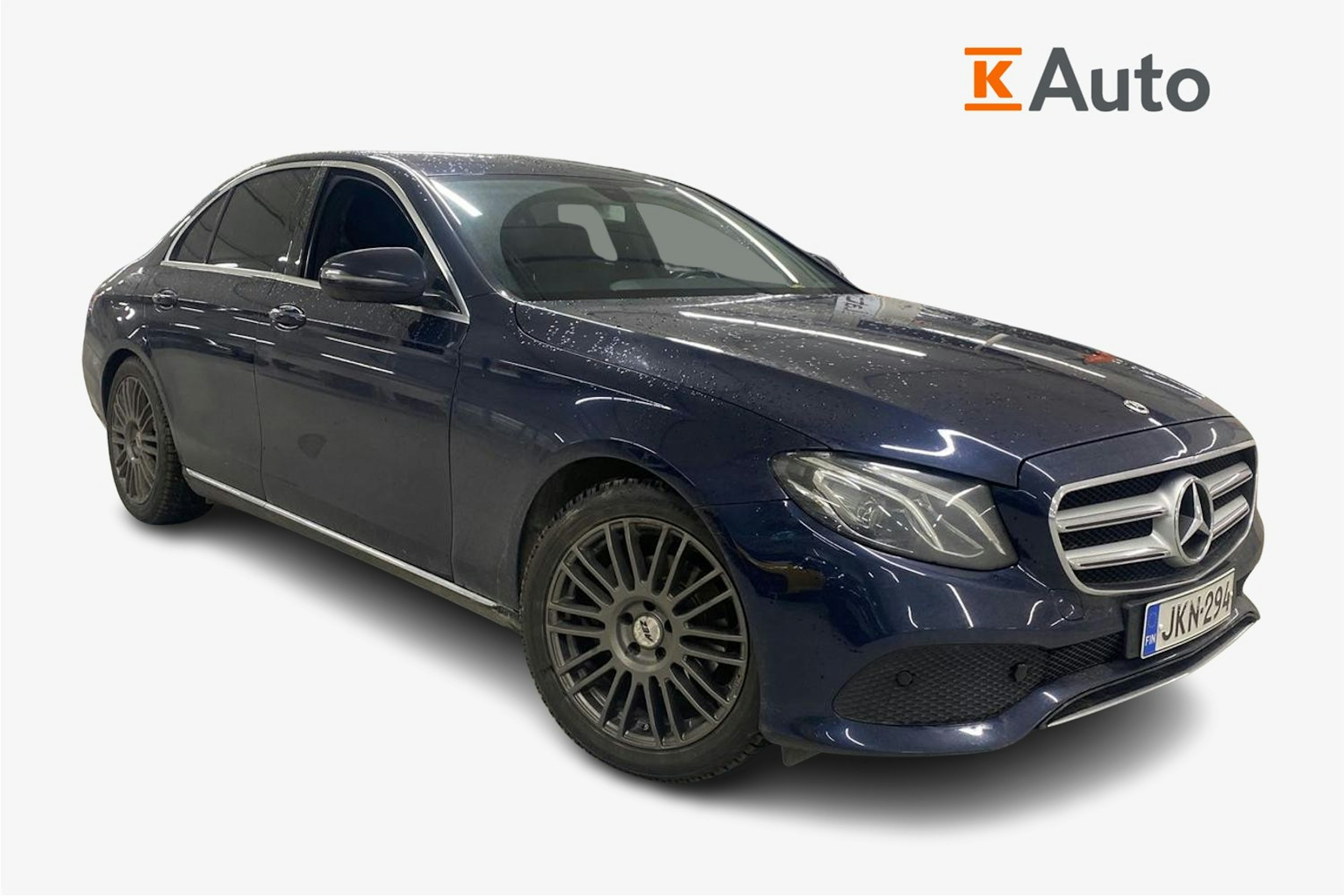 Sininen Mercedes-Benz E 2018 kuva 1.
