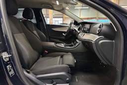 Sininen Mercedes-Benz E 2018 kuva 14.