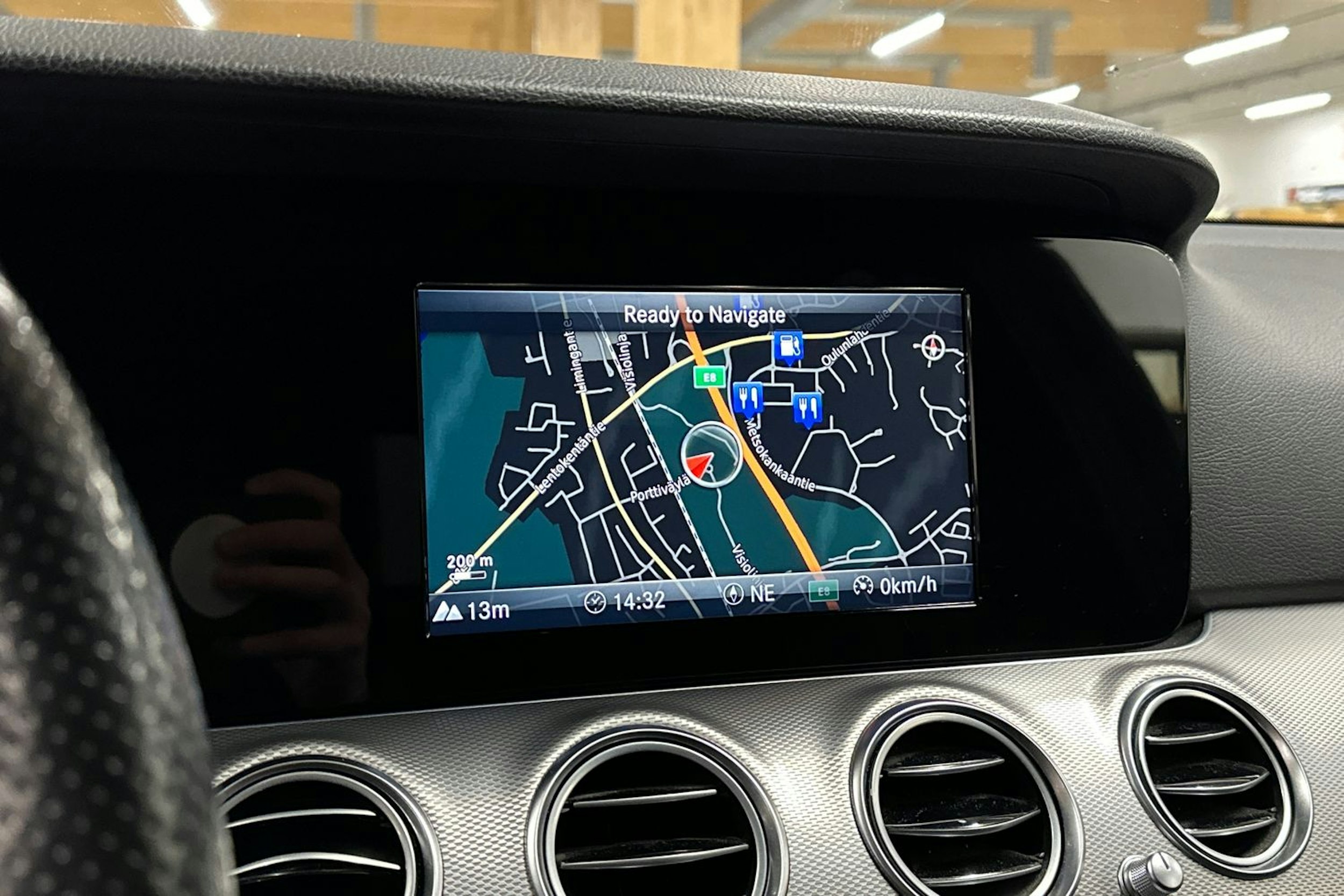 Sininen Mercedes-Benz E 2018 kuva 15.