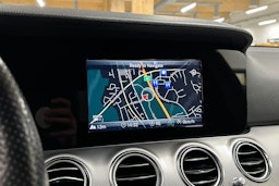 Sininen Mercedes-Benz E 2018 kuva 15.