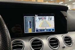 Sininen Mercedes-Benz E 2018 kuva 16.