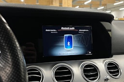 Sininen Mercedes-Benz E 2018 kuva 17.