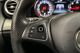 Sininen Mercedes-Benz E 2018 kuva 23.