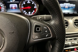 Sininen Mercedes-Benz E 2018 kuva 24.