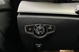 Sininen Mercedes-Benz E 2018 kuva 25.