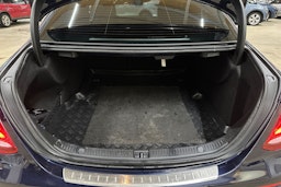 Sininen Mercedes-Benz E 2018 kuva 28.