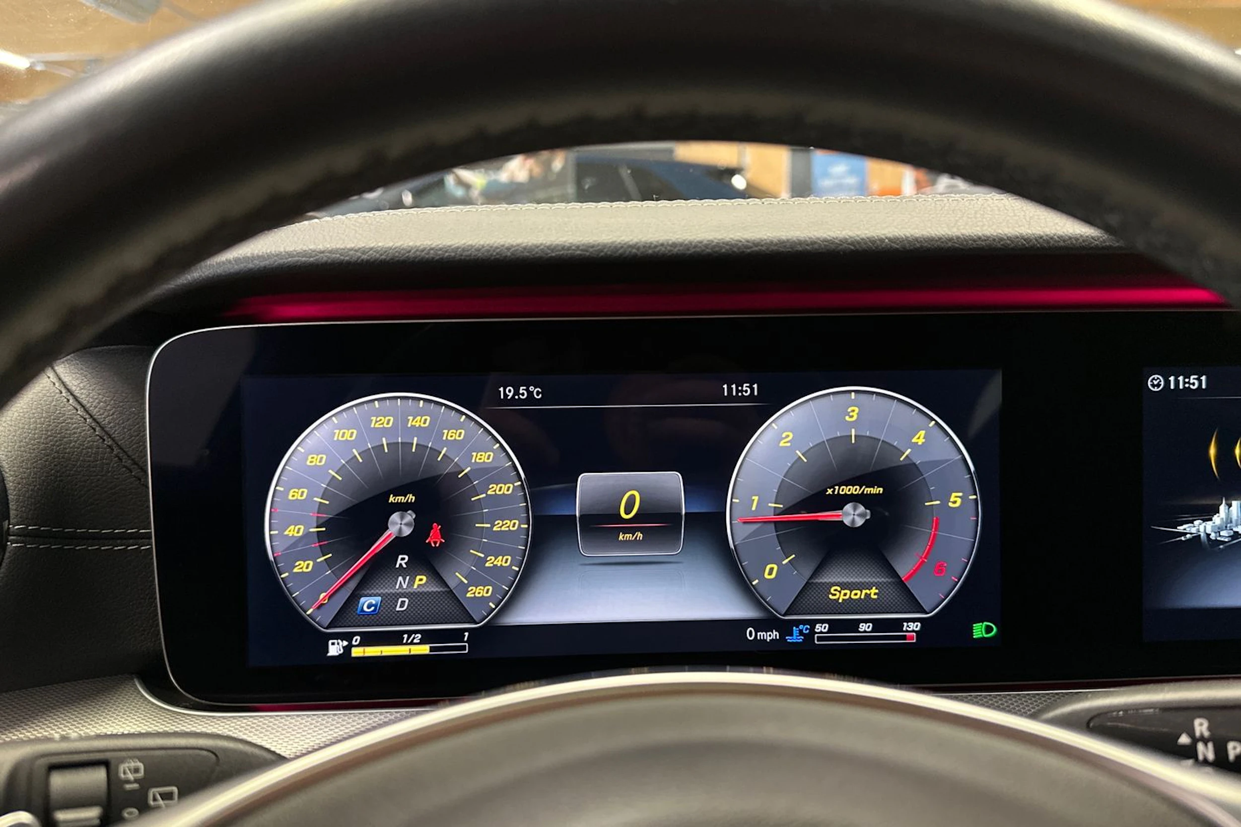 harmaa Mercedes-Benz E 2018 kuva 21.