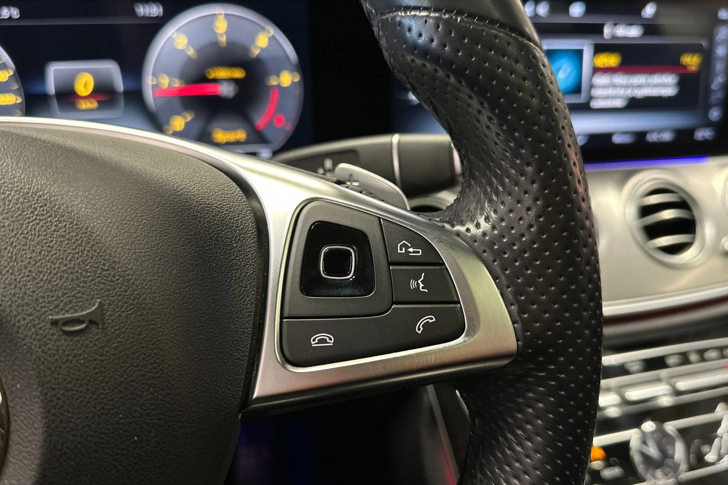 harmaa Mercedes-Benz E 2018 kuva 23.