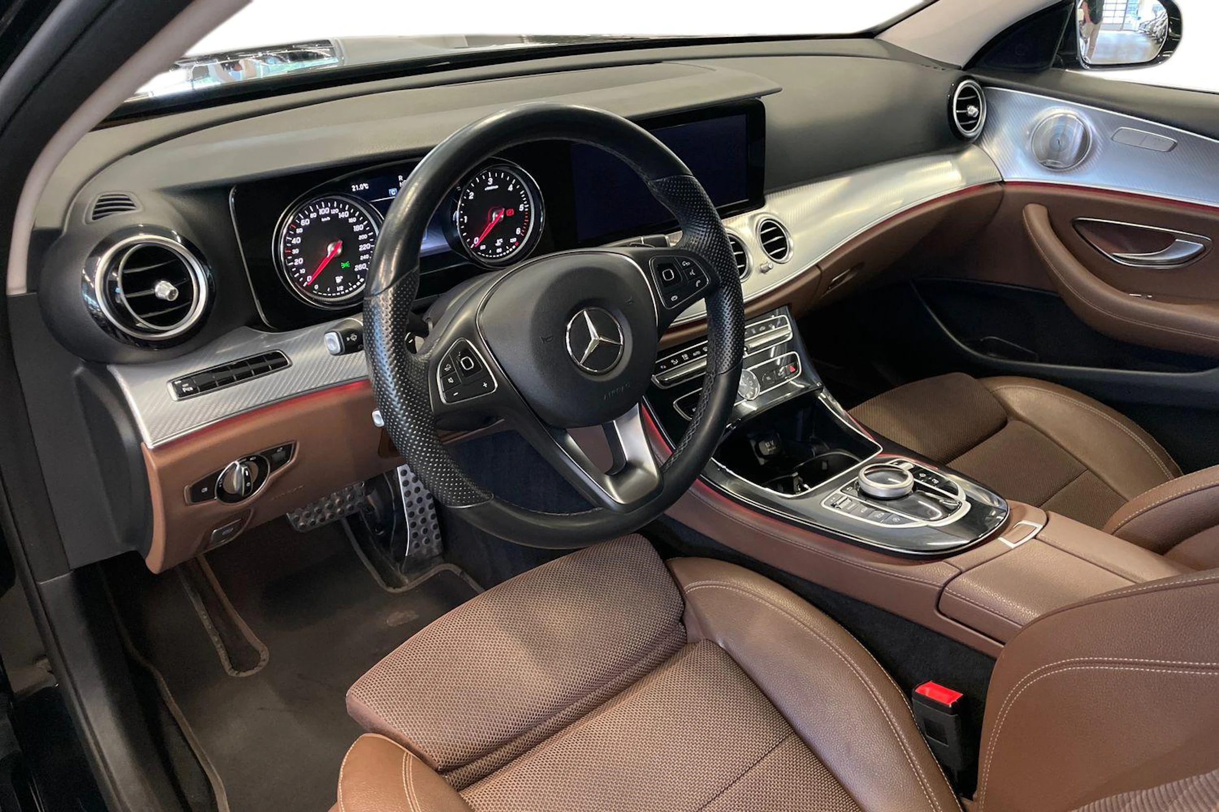 Musta Mercedes-Benz E 2018 kuva 6.