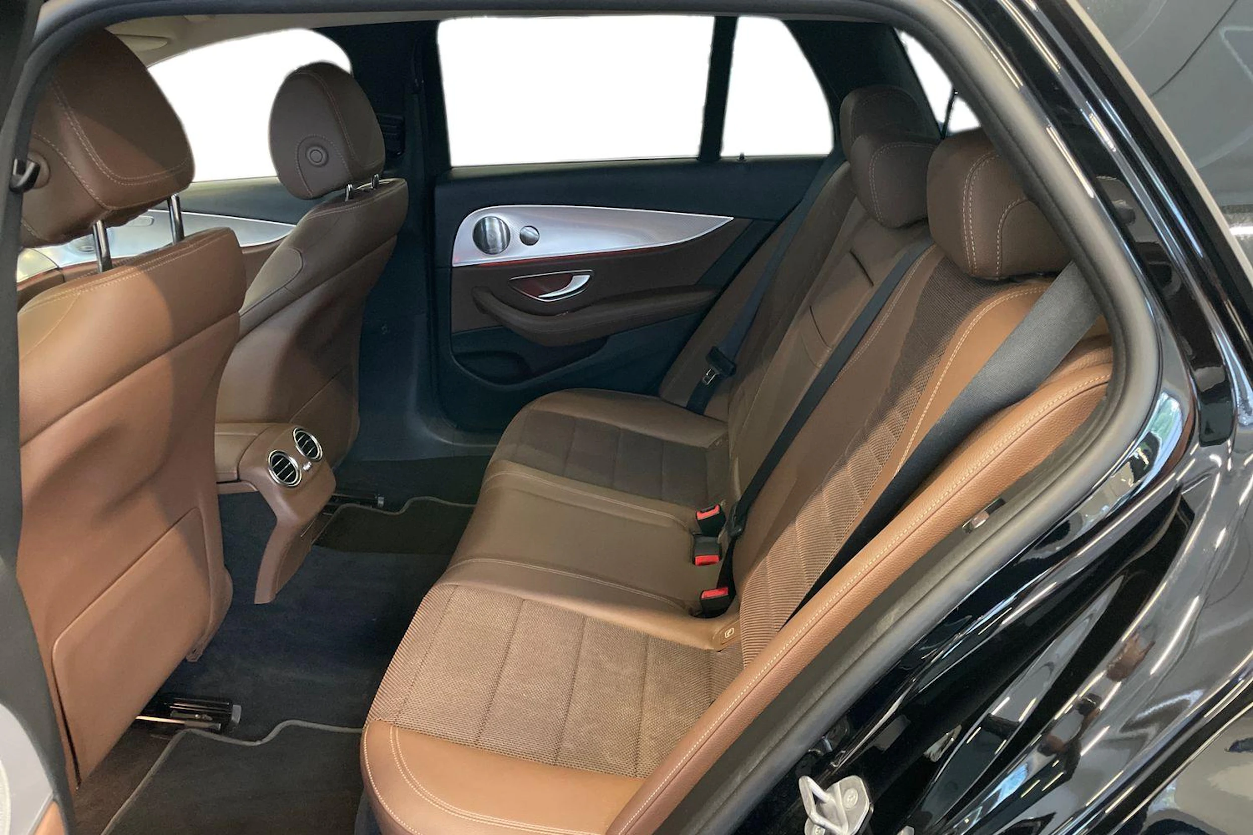 Musta Mercedes-Benz E 2018 kuva 8.