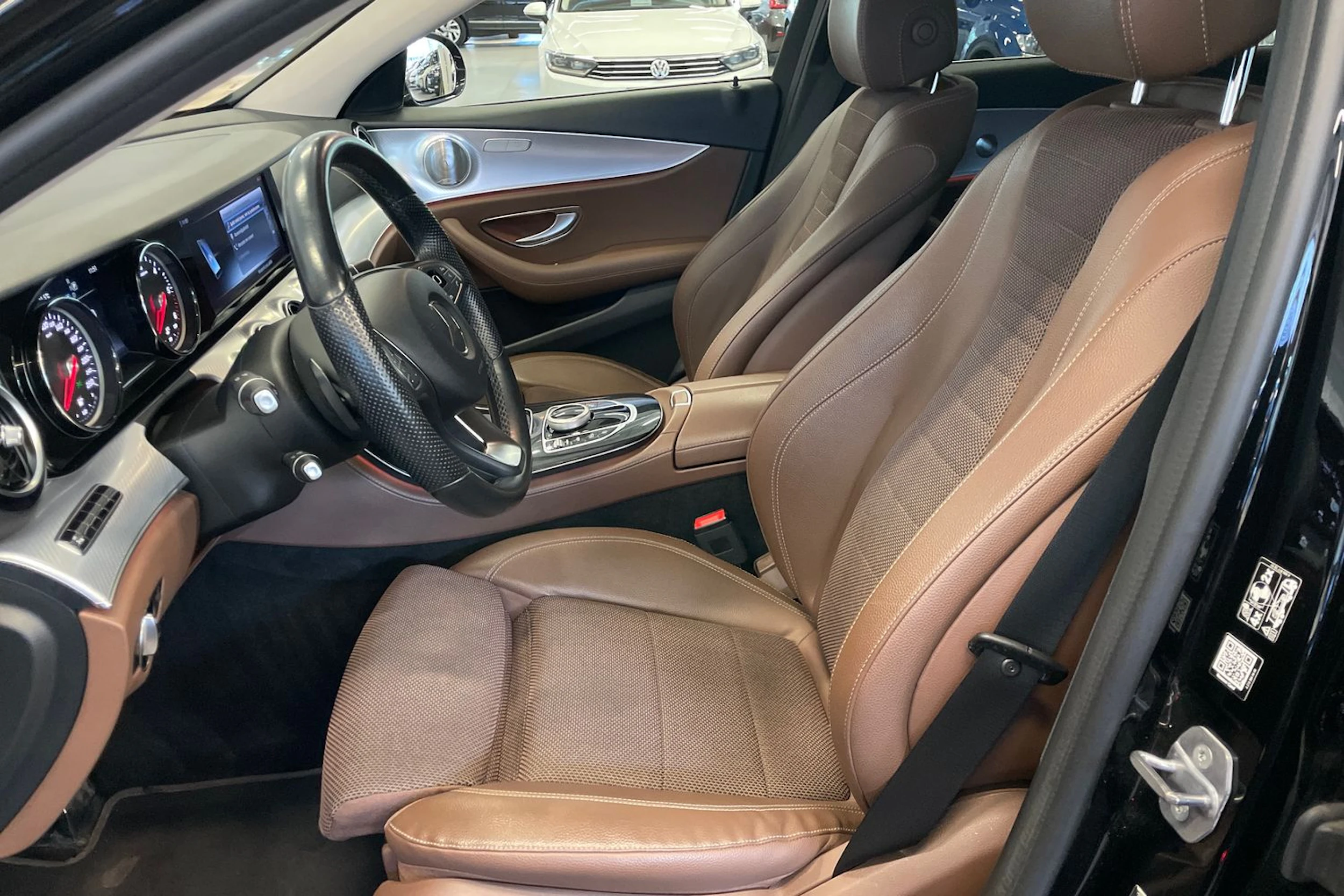 Musta Mercedes-Benz E 2018 kuva 14.