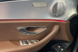 Musta Mercedes-Benz E 2018 kuva 15.