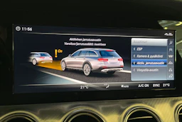 Musta Mercedes-Benz E 2018 kuva 22.