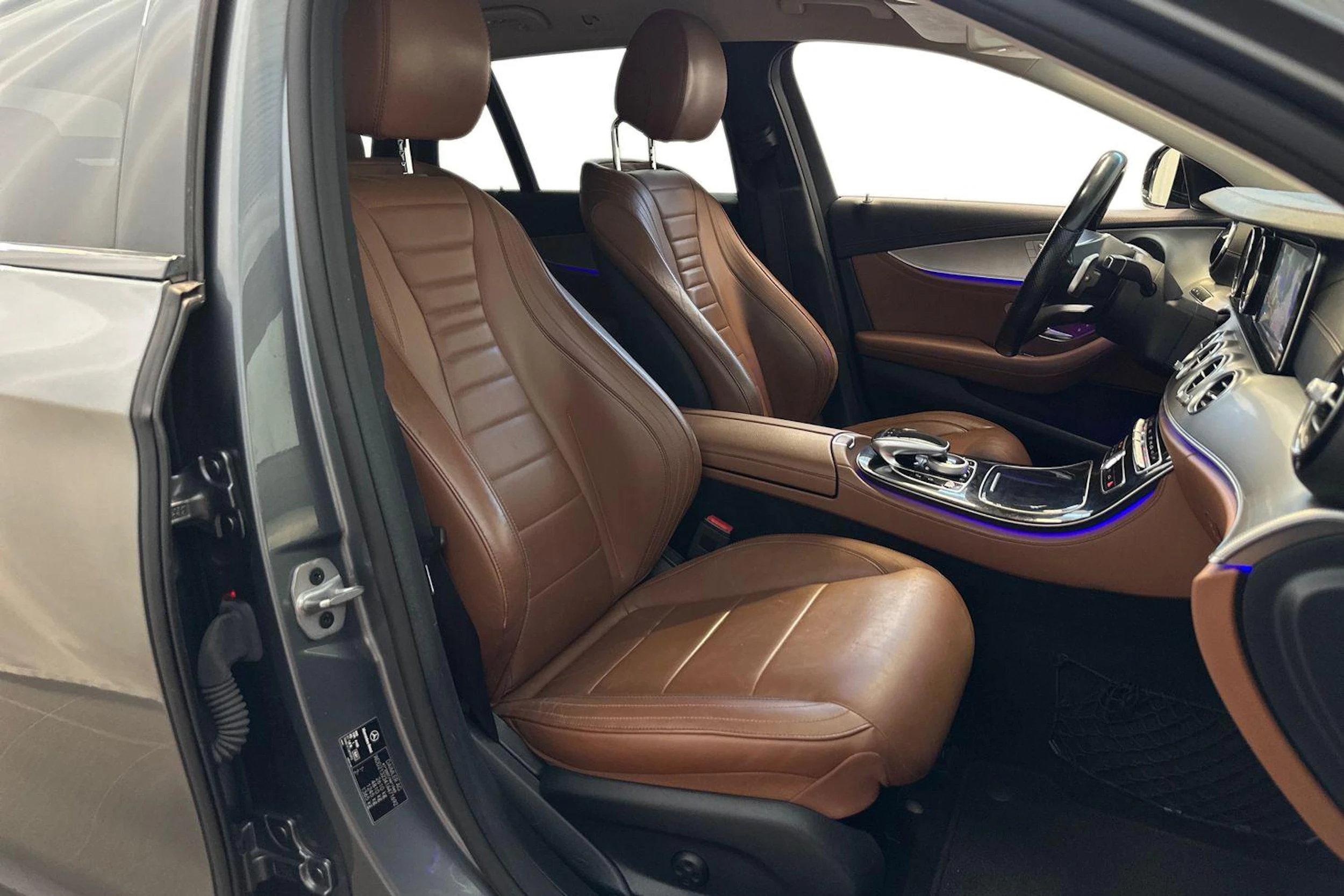 harmaa Mercedes-Benz E 2018 kuva 11.