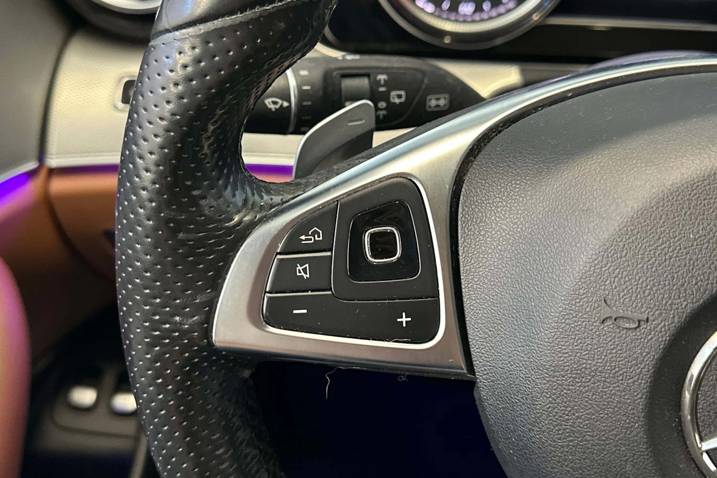 harmaa Mercedes-Benz E 2018 kuva 19.