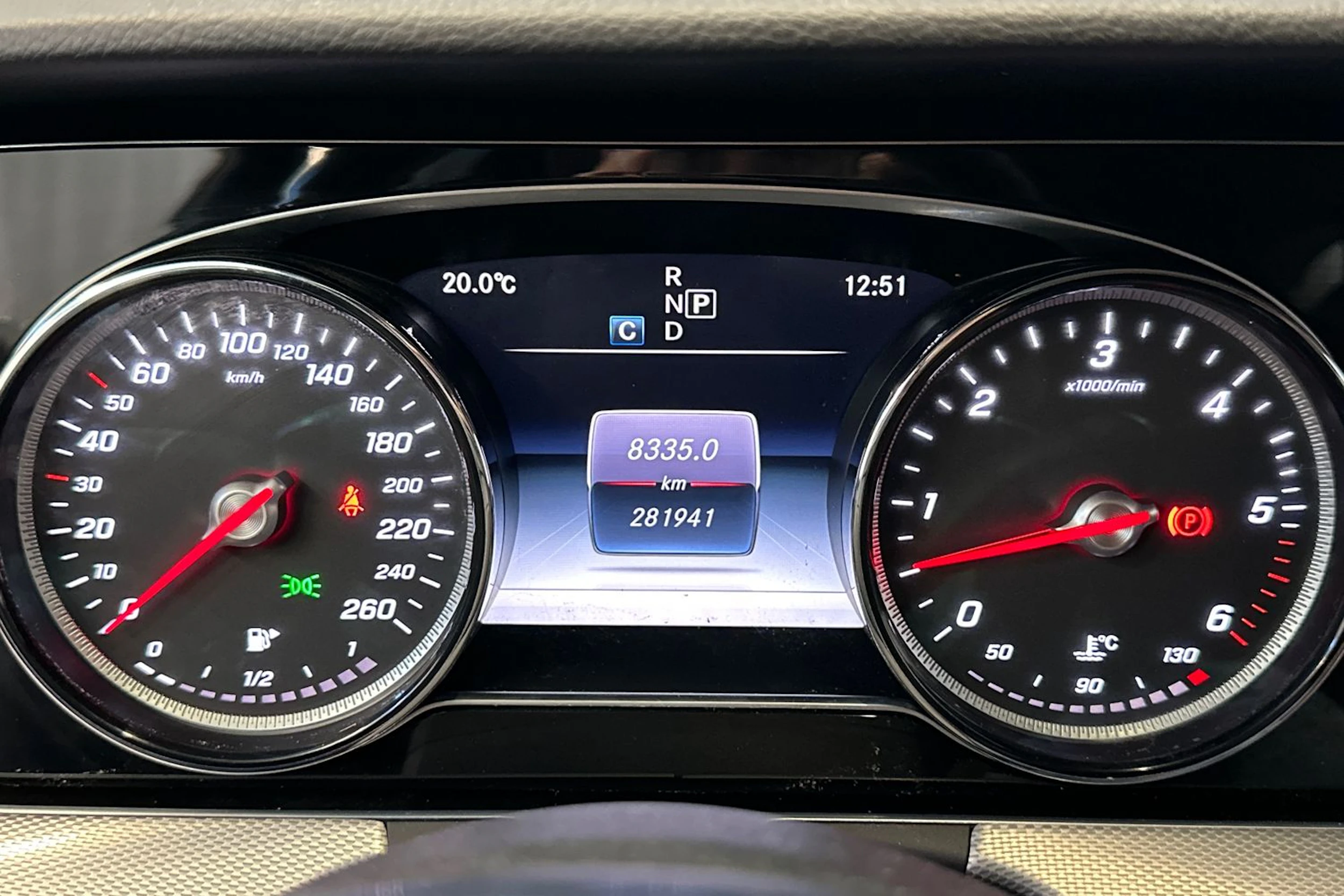 harmaa Mercedes-Benz E 2018 kuva 21.