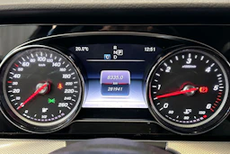 harmaa Mercedes-Benz E 2018 kuva 21.