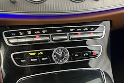 harmaa Mercedes-Benz E 2018 kuva 24.