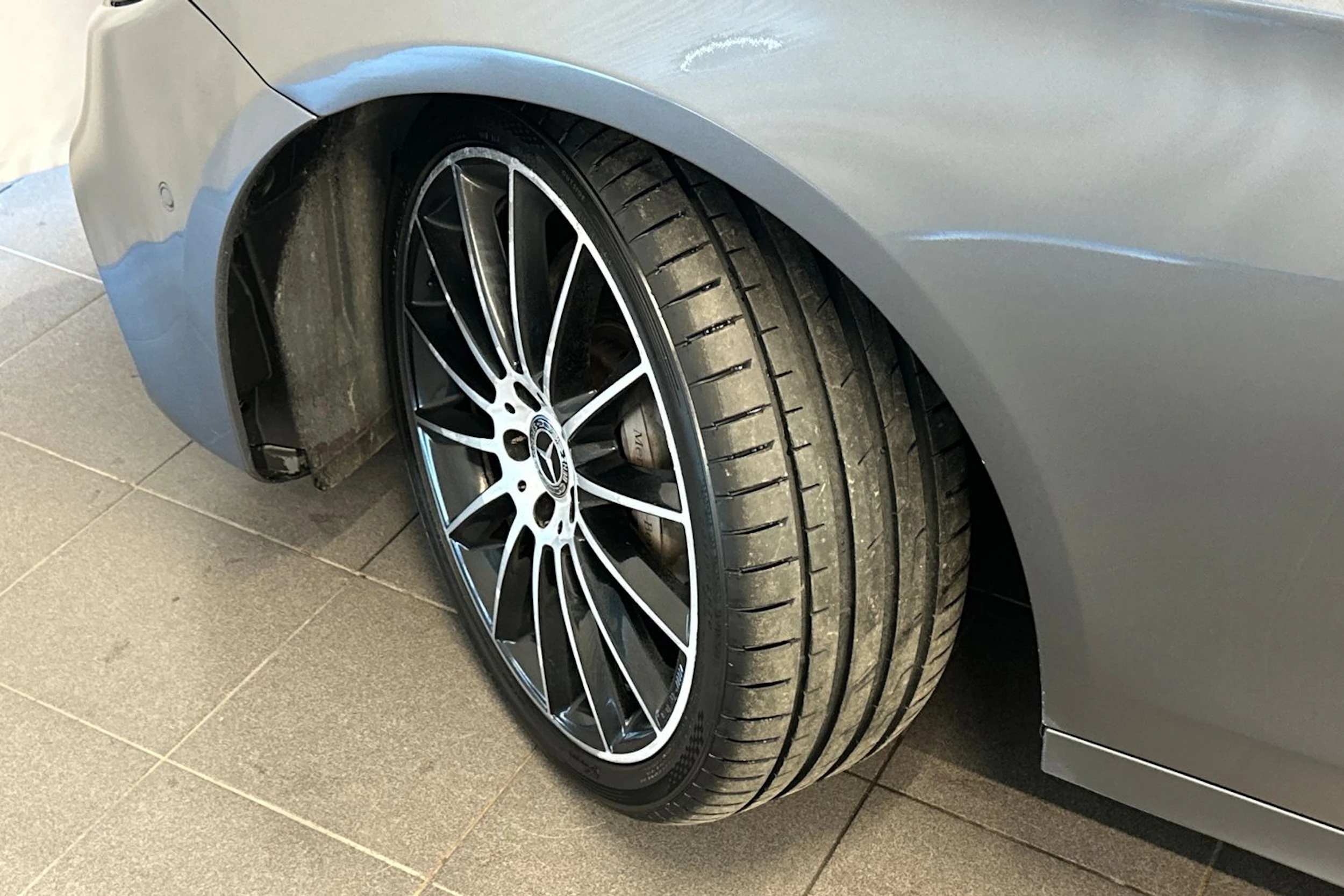 harmaa Mercedes-Benz E 2018 kuva 30.