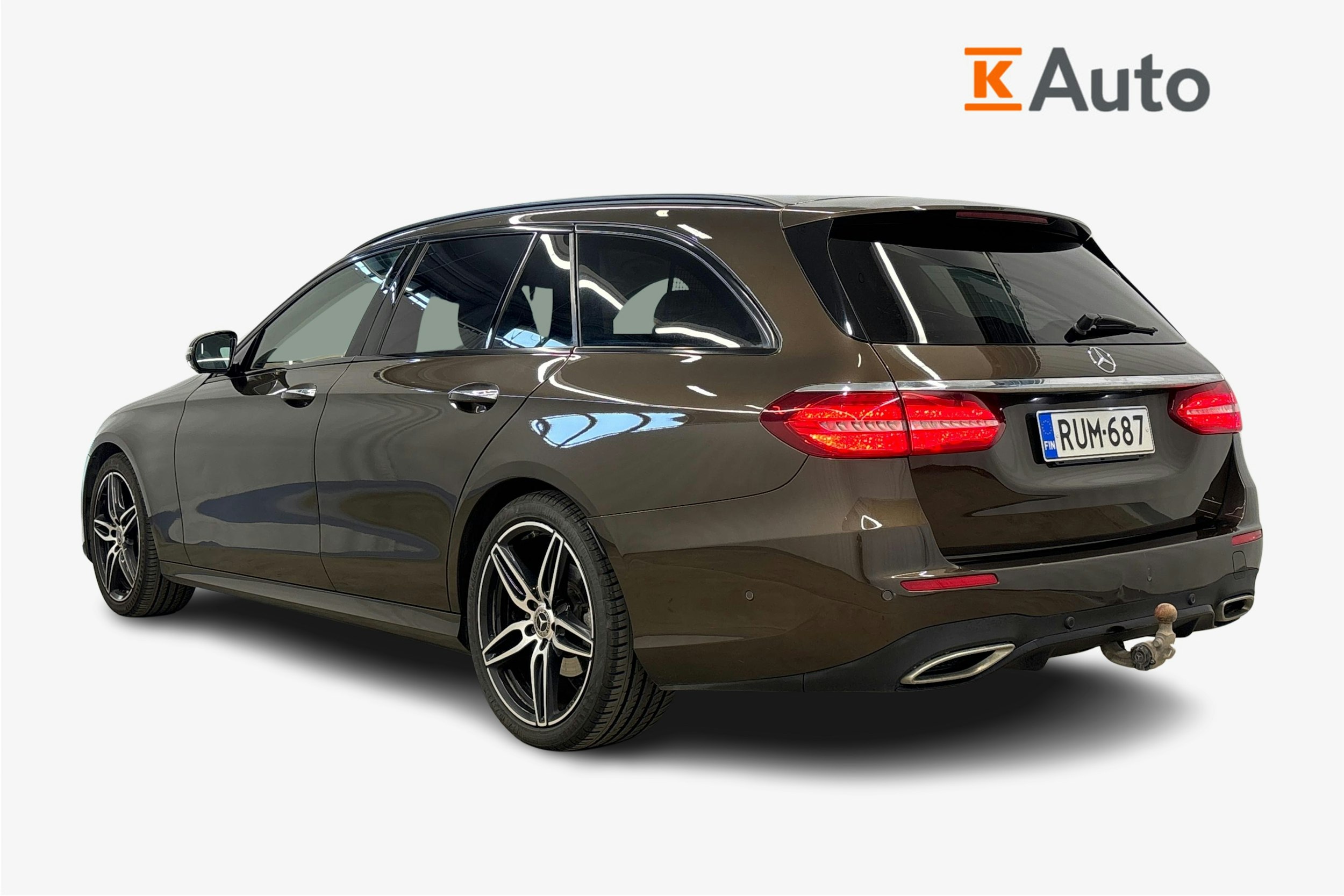 ruskea (beige) Mercedes-Benz E 2018 kuva 5.