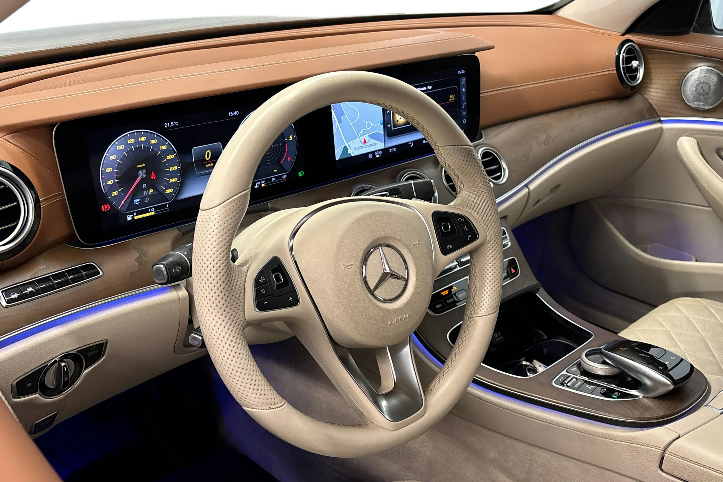 ruskea (beige) Mercedes-Benz E 2018 kuva 10.
