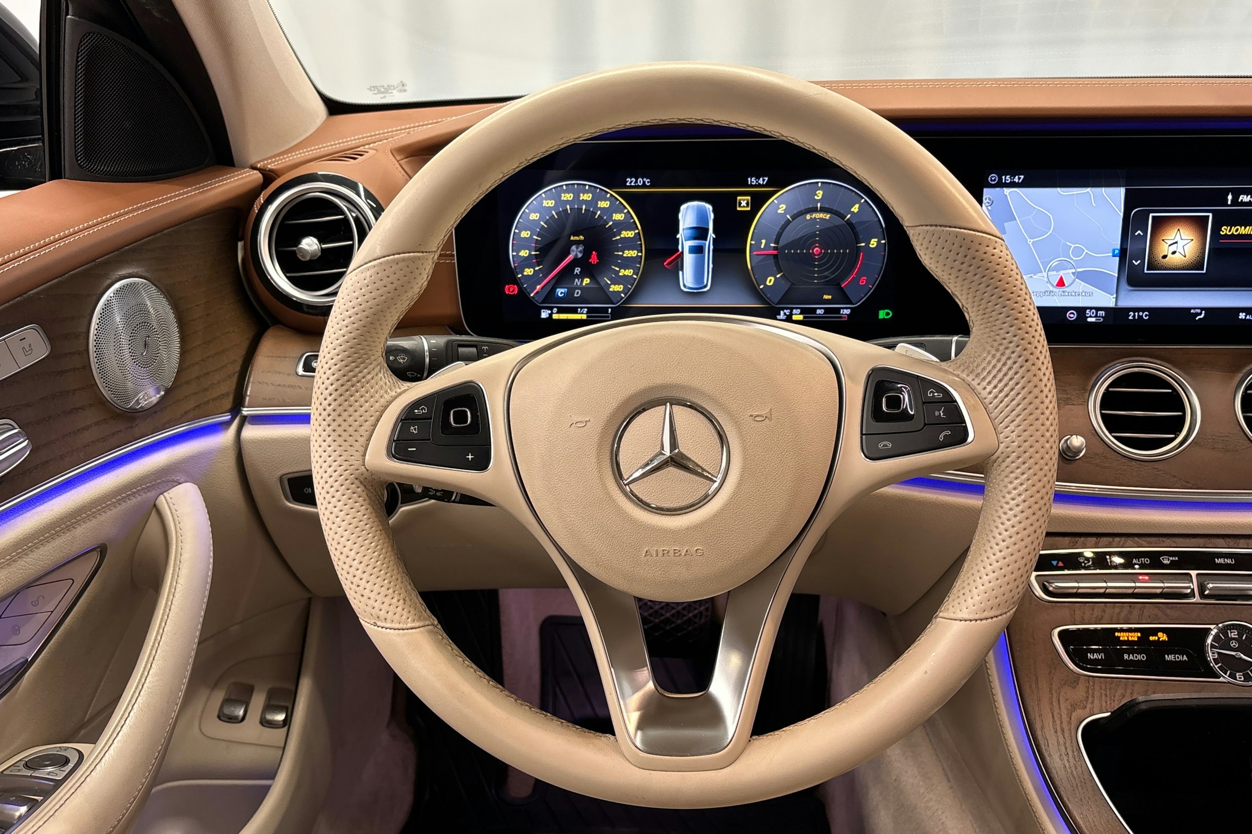 ruskea (beige) Mercedes-Benz E 2018 kuva 19.