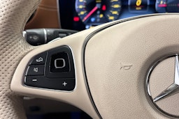 ruskea (beige) Mercedes-Benz E 2018 kuva 20.
