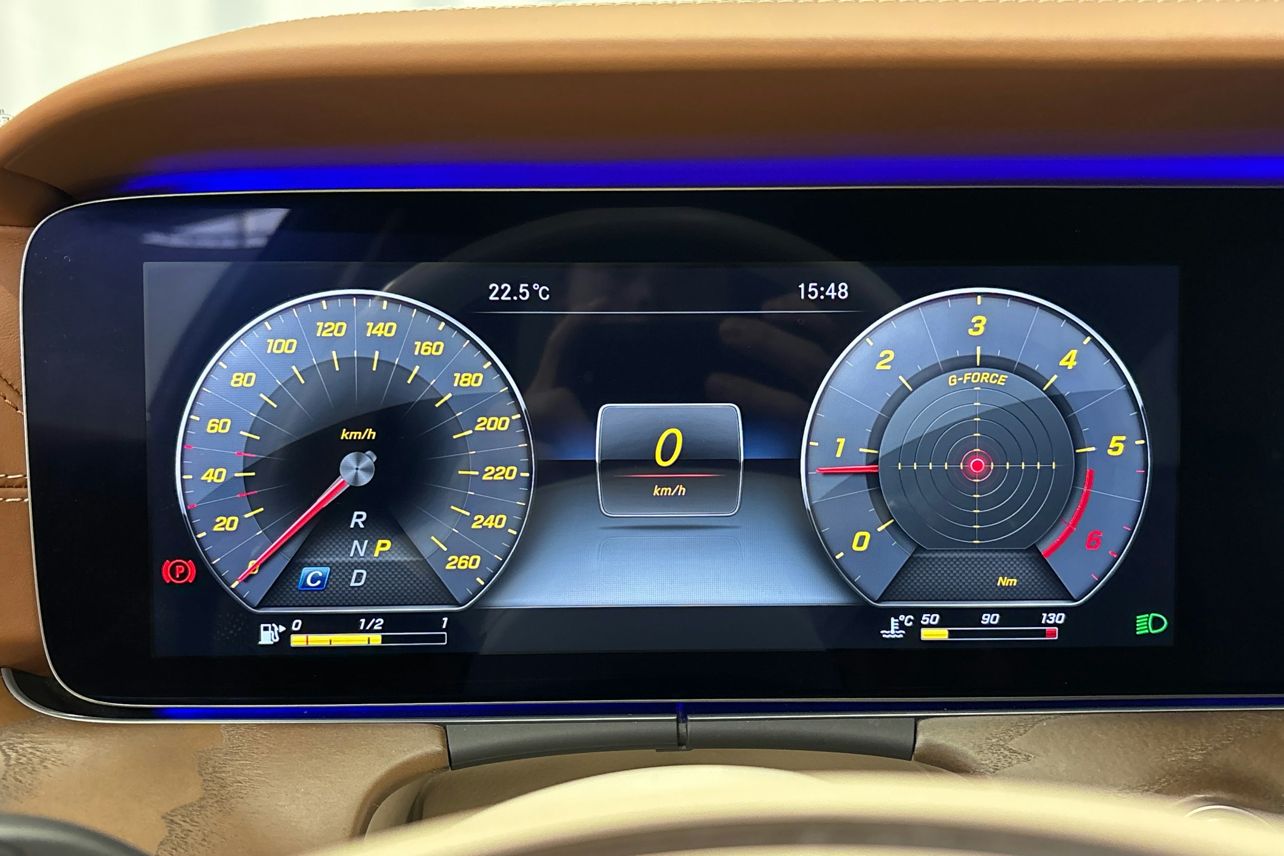 ruskea (beige) Mercedes-Benz E 2018 kuva 23.