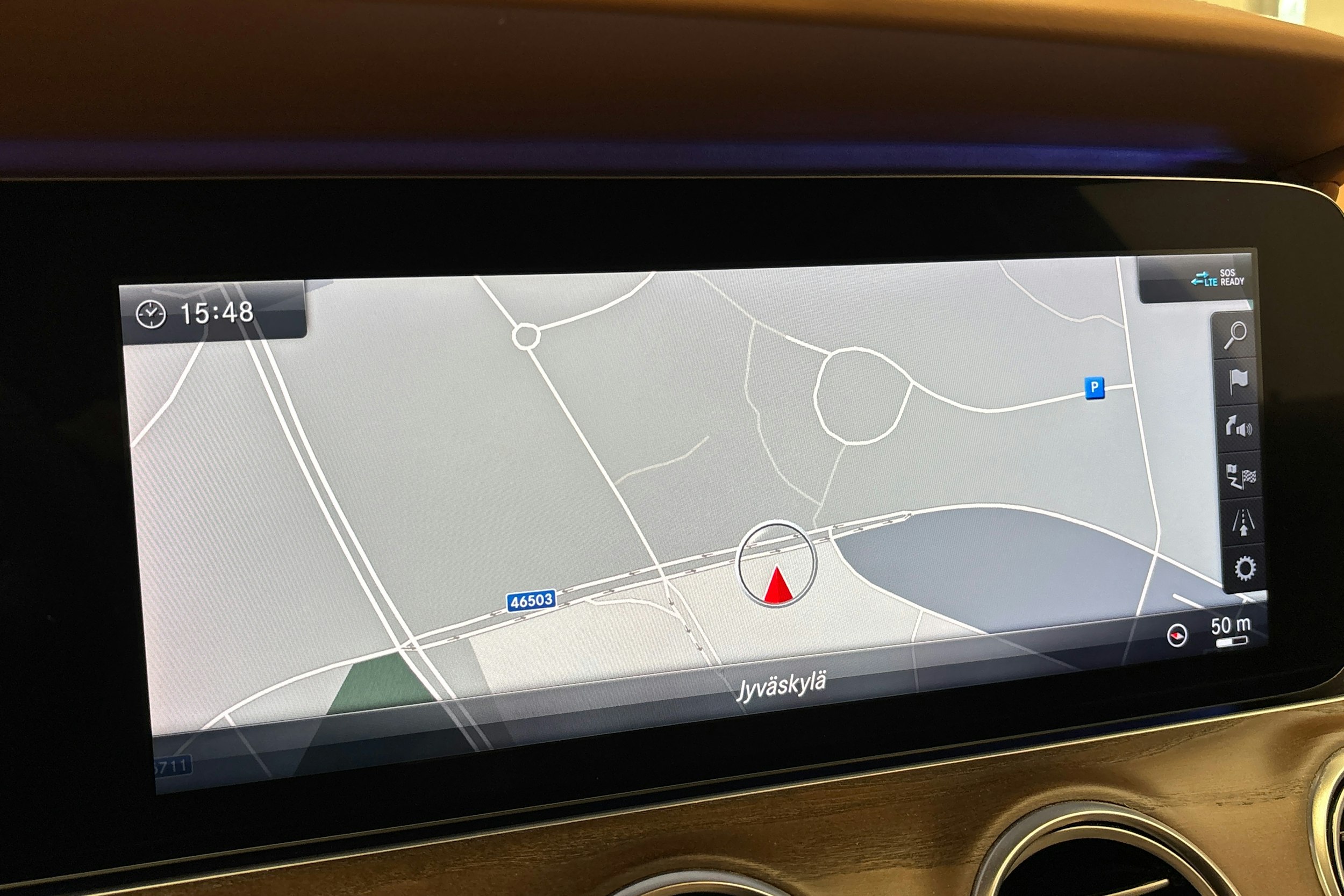 ruskea (beige) Mercedes-Benz E 2018 kuva 24.