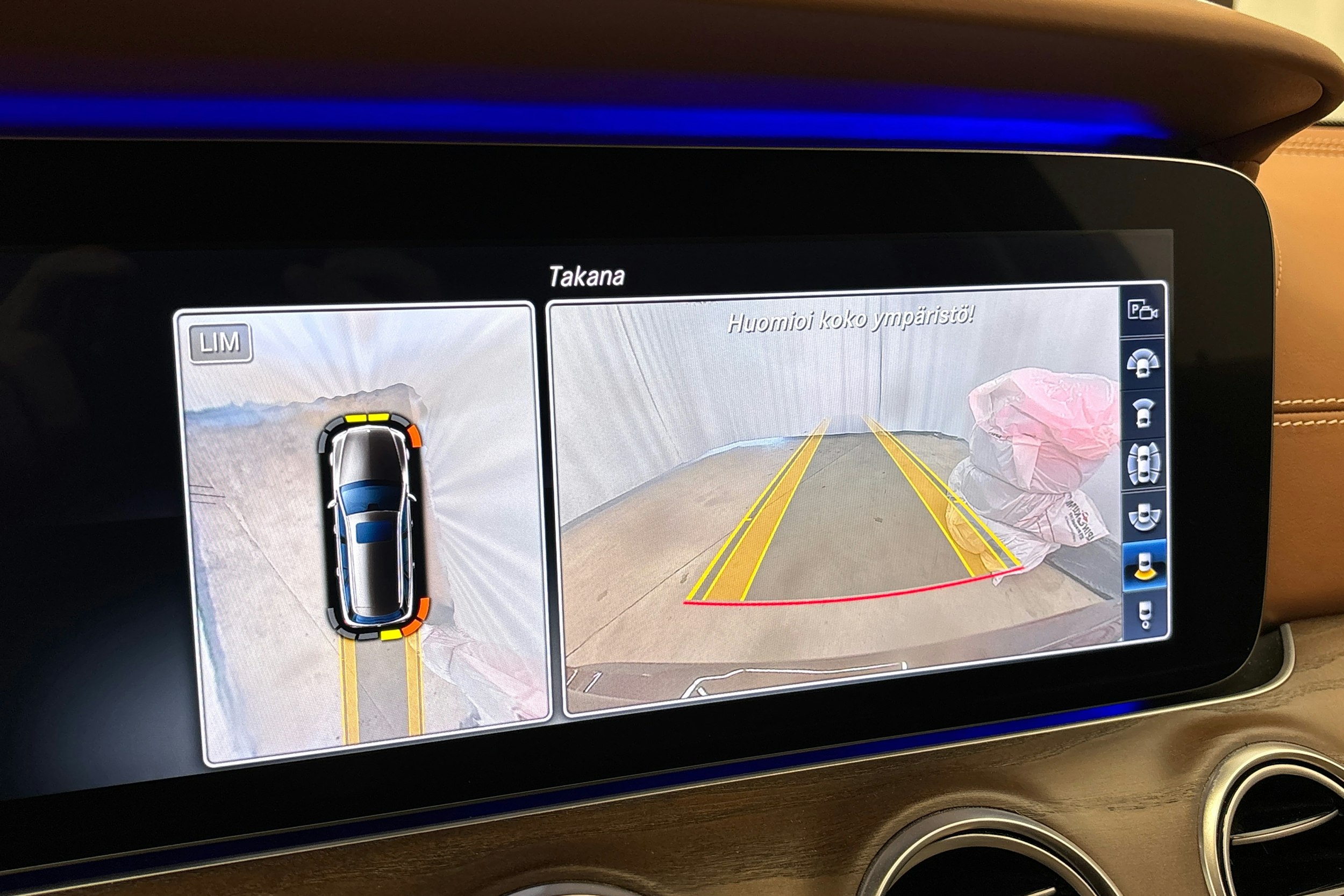 ruskea (beige) Mercedes-Benz E 2018 kuva 26.