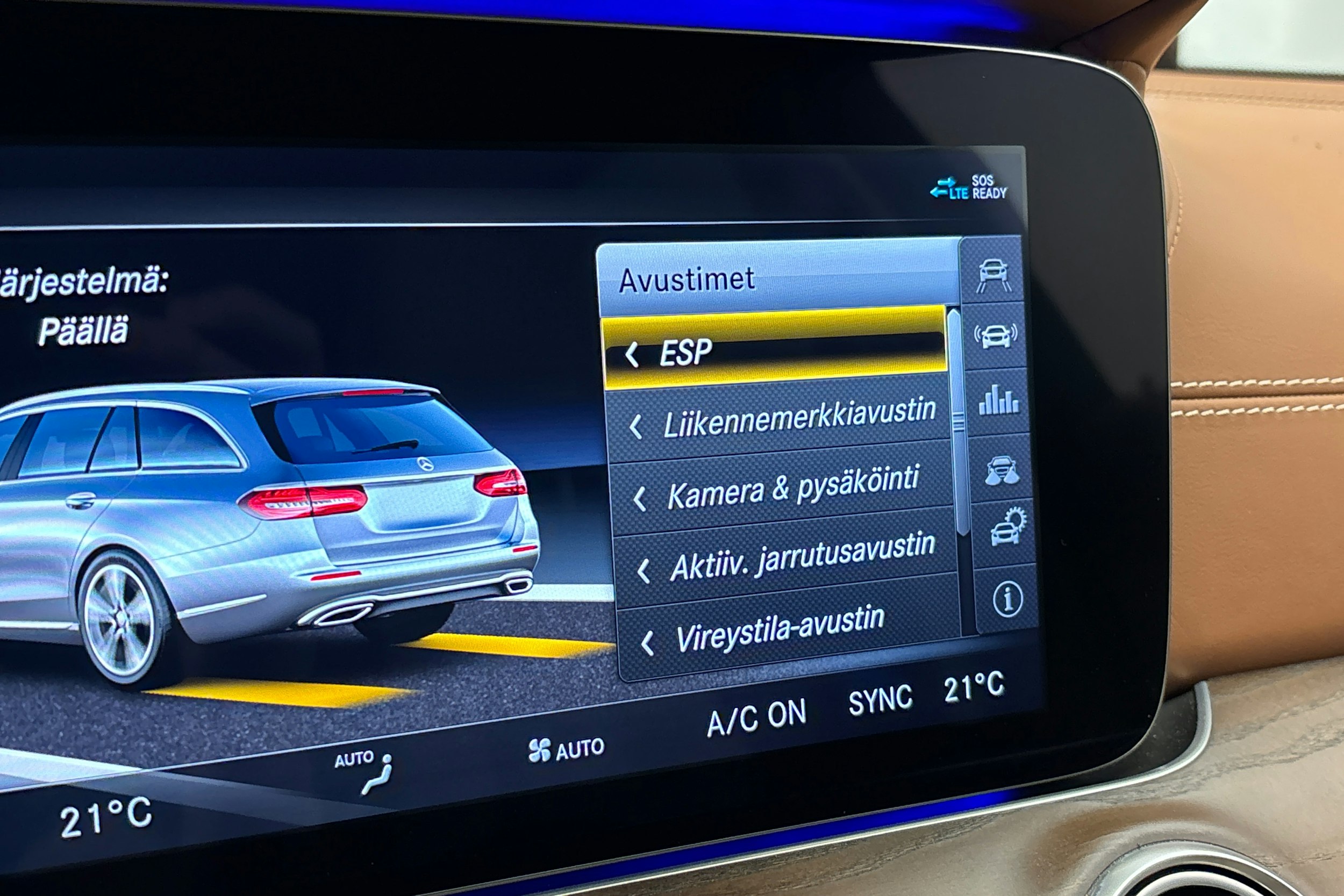 ruskea (beige) Mercedes-Benz E 2018 kuva 27.