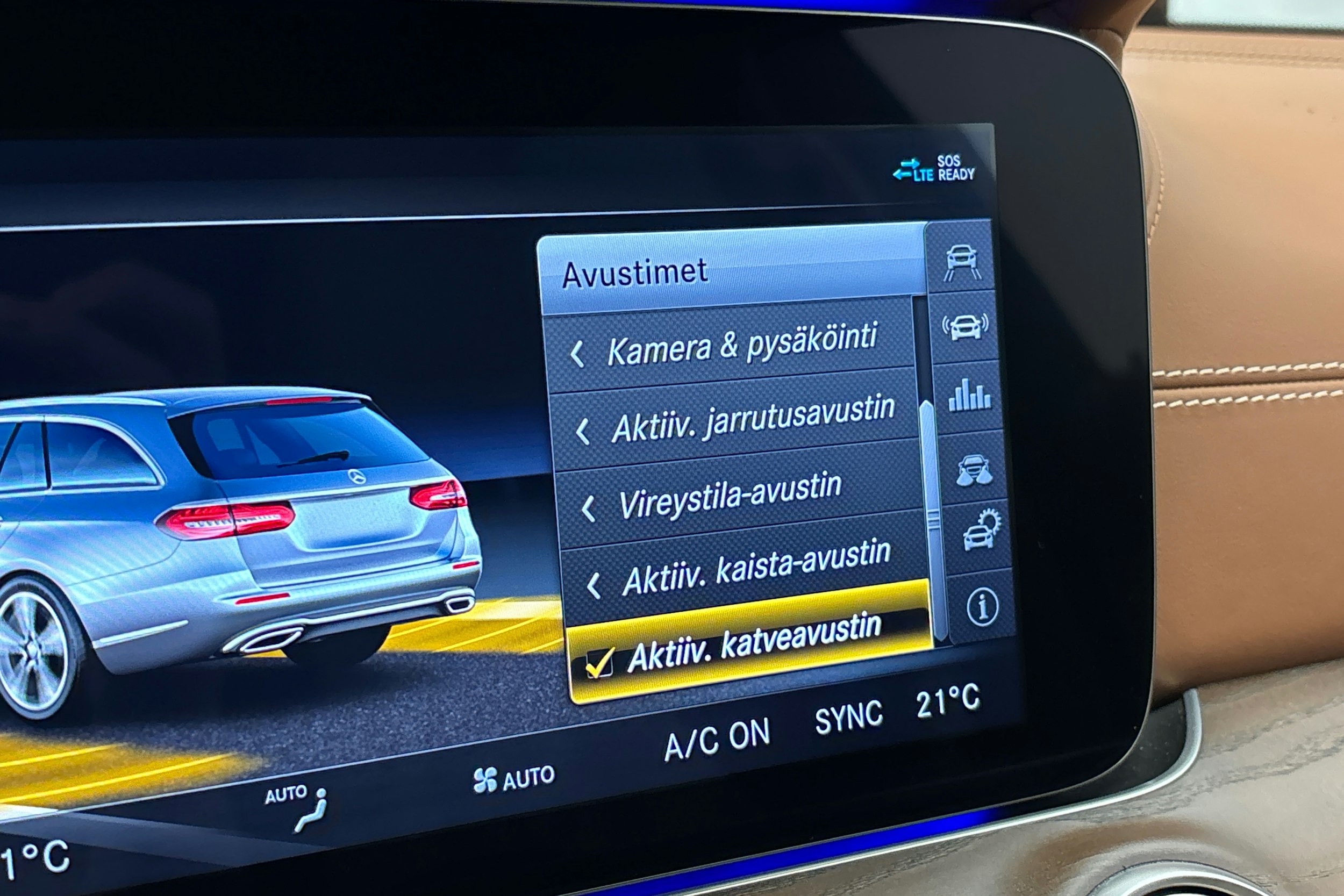 ruskea (beige) Mercedes-Benz E 2018 kuva 28.