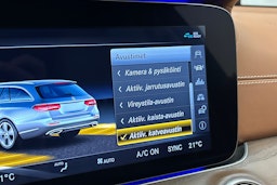 ruskea (beige) Mercedes-Benz E 2018 kuva 28.