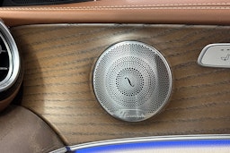 ruskea (beige) Mercedes-Benz E 2018 kuva 29.