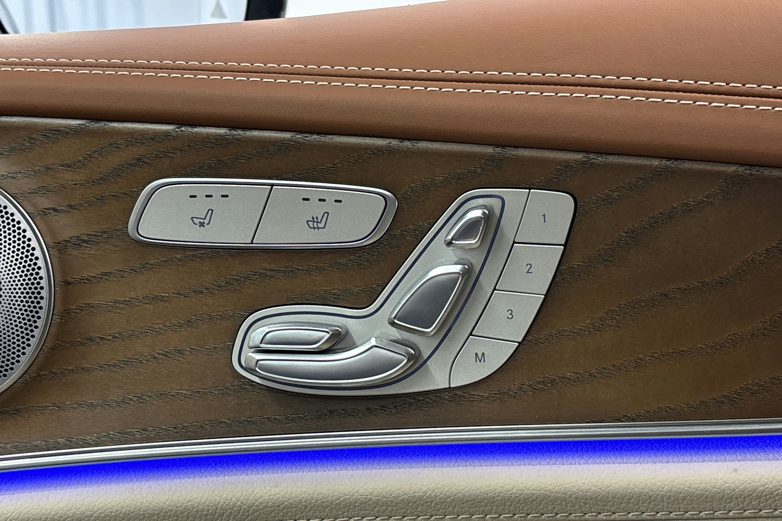 ruskea (beige) Mercedes-Benz E 2018 kuva 30.