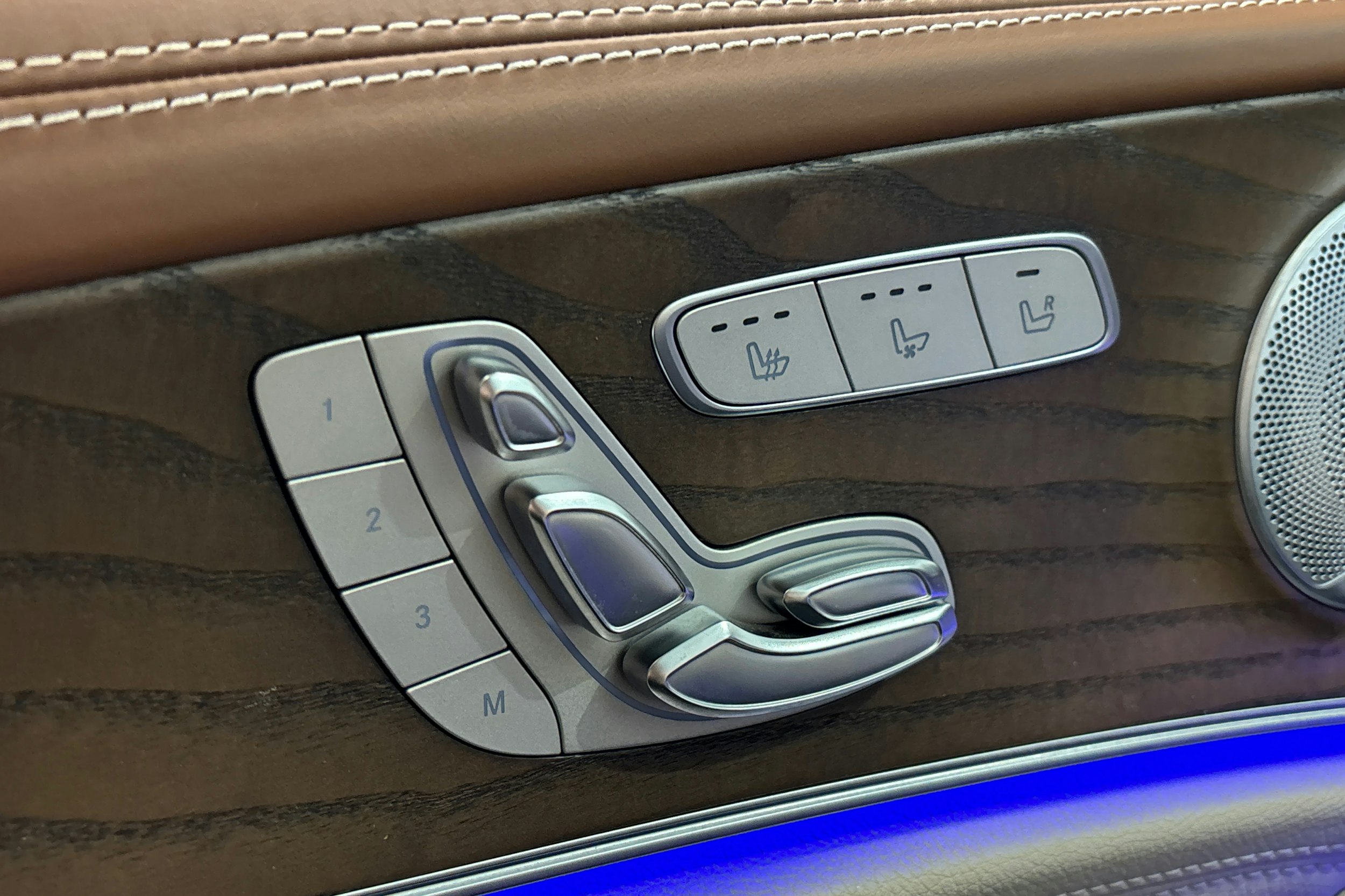 ruskea (beige) Mercedes-Benz E 2018 kuva 31.