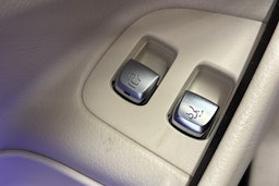 ruskea (beige) Mercedes-Benz E 2018 kuva 33.