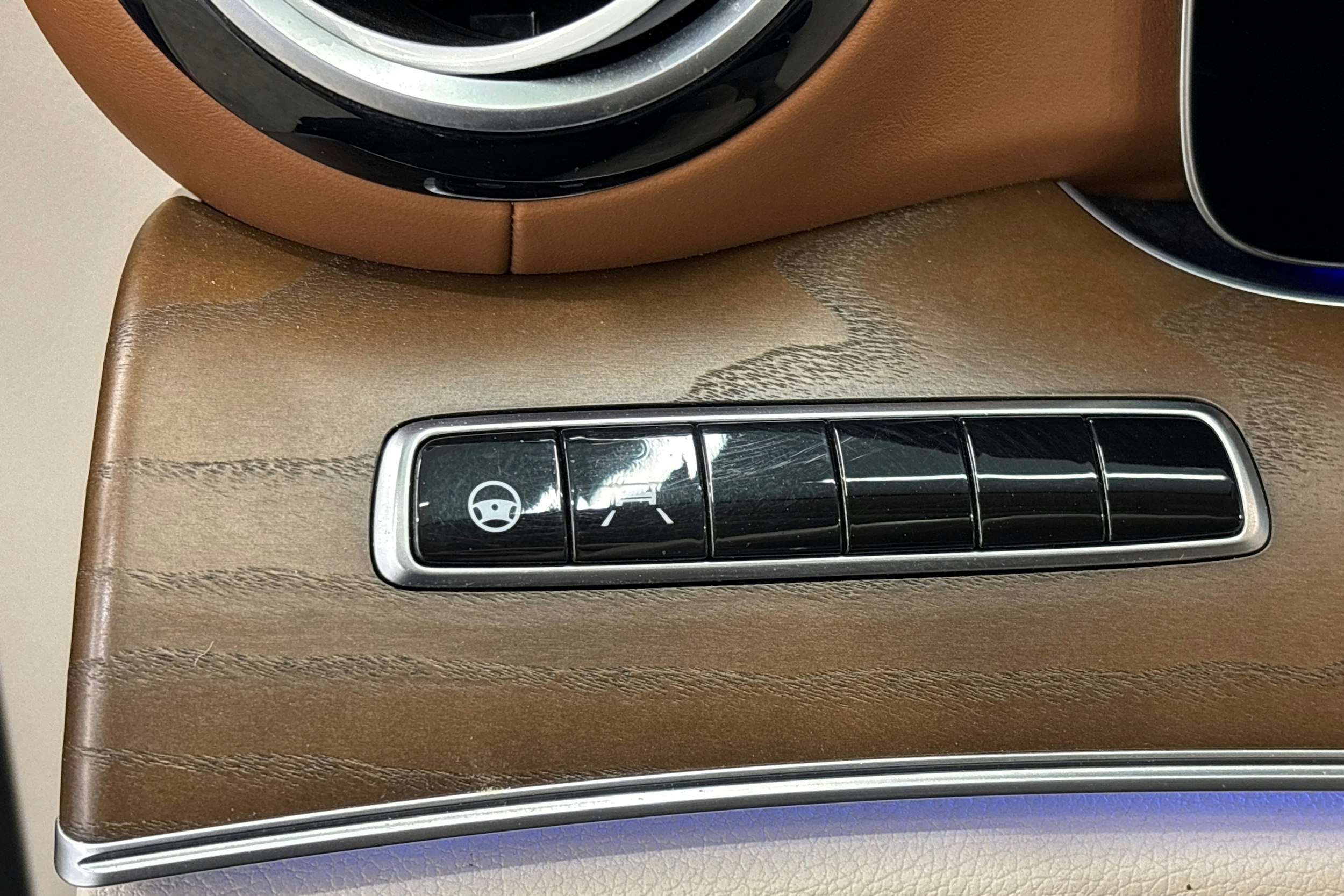 ruskea (beige) Mercedes-Benz E 2018 kuva 34.